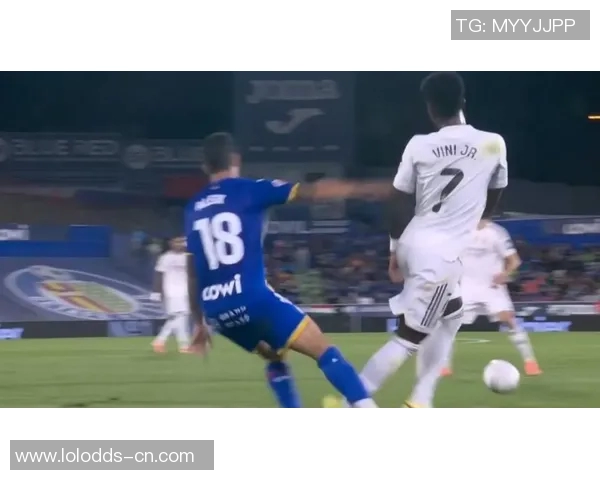 西甲大战：皇马大胜切尔西红牌事件引发全场热议战术解析