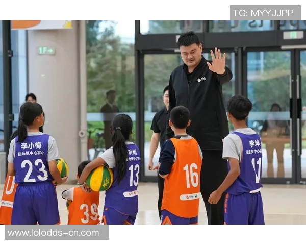 姚明领衔中国男篮征战哈尔滨亚锦赛展现拼搏精神与团队力量