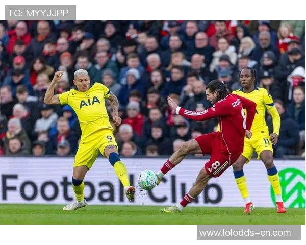 英超热刺与巴黎圣日耳曼激战成平局绝杀时刻点燃全场激情